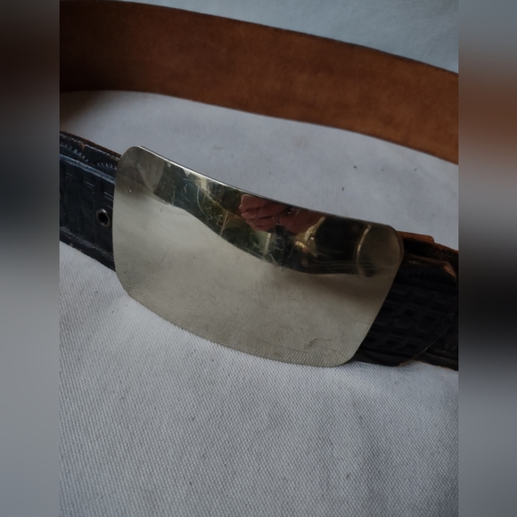 COOL VTG 70S EMBOSSED LEATHER VIETNAM VETERANS BELT CHICAGO NIKEL SILVER BUCKLE - Picture 3 of 13